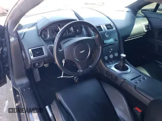 2006 Aston Martin Vantage z VIN SCFBB03B76GC02094, wystawiony jako Copart lot #69683434 z przebiegiem 26 353 mil mil oraz Szkoda całkowita • Salvage title. Historia ofert i sprzedaży dostępna na DreamBid. Obrazek 8.
