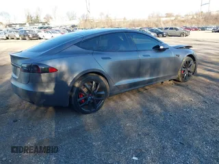 2018 Tesla Model S 75D z VIN 5YJSA1E4XJF291438, wystawiony jako IAAI lot #41311045 z przebiegiem Nie podano mil oraz . Historia ofert i sprzedaży dostępna na DreamBid. Obrazek 4.