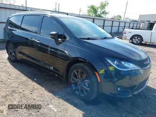2018 Chrysler Pacifica Limited z VIN 2C4RC1GG1JR193516, wystawiony jako IAAI lot #42083087 z przebiegiem 119 002 mil mil oraz . Historia ofert i sprzedaży dostępna na DreamBid. Obrazek 1.