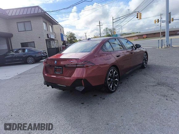 2024 BMW i5 M60 z VIN WBY43FK05RCR29359, wystawiony jako Copart lot #77178394 z przebiegiem 45 mil mil oraz Szkoda całkowita • Salvage title. Historia ofert i sprzedaży dostępna na DreamBid. Obrazek 4.