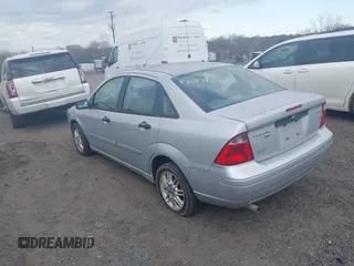 2005 Ford Focus S with VIN 1FAFP34N15W223557, listed as a IAAI auction lot 41814646 with 225,502 mi miles. Bid and sale history available at carsss.com. Image 3.