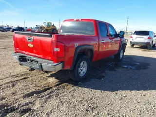 2010 Chevrolet Silverado 1500 LT with VIN 3GCRKSE3XAG193786, listed as a IAAI auction lot 41498612 with 165,465 mi miles. Bid and sale history available at carsss.com. Image 4.