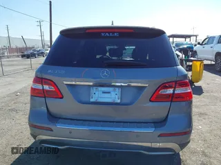 2013 Mercedes-Benz M ML 350 with VIN 4JGDA5HB9DA235137, listed as a IAAI auction lot 42018748 with 140,837 mi miles. Bid and sale history available at carsss.com. Image 16.