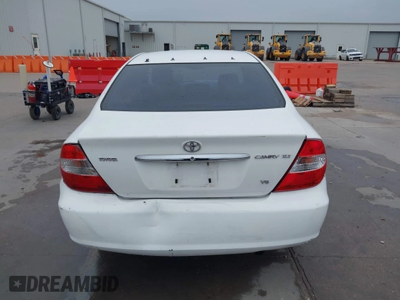 2003 Toyota Camry LE z VIN JTDBF30K530148403, wystawiony jako IAAI lot #41688346 z przebiegiem 299 143 mil mil oraz . Historia ofert i sprzedaży dostępna na DreamBid. Obrazek 16.