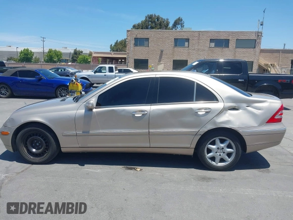 2003 Mercedes-Benz C 240 с VIN WDBRF81J23F422346, выставлен на аукционе IAAI как лот 42598405 с пробегом 115 117 миль миль и . История ставок и продаж доступна на DreamBid. Изображение 14.