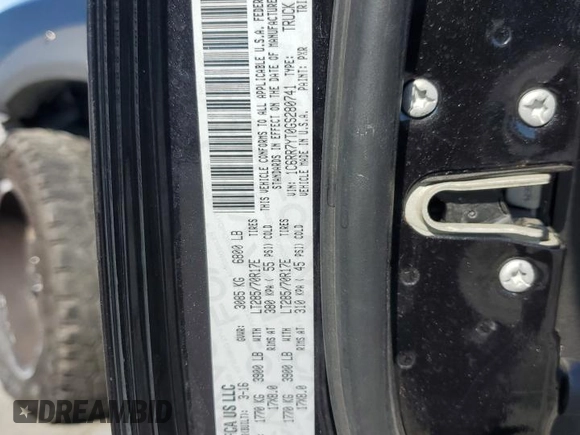 2016 Ram 1500 Rebel z VIN 1C6RR7YT0GS280741, wystawiony jako Copart lot #70168524 z przebiegiem 132 045 mil mil oraz Nie do naprawy. Historia ofert i sprzedaży dostępna na DreamBid. Obrazek 14.