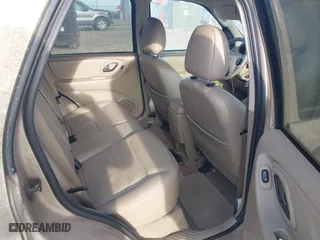 2007 Ford Escape XLT with VIN 1FMYU03187KB17315, listed as a IAAI auction lot 41864785 with 199,225 mi miles. Bid and sale history available at carsss.com. Image 8.