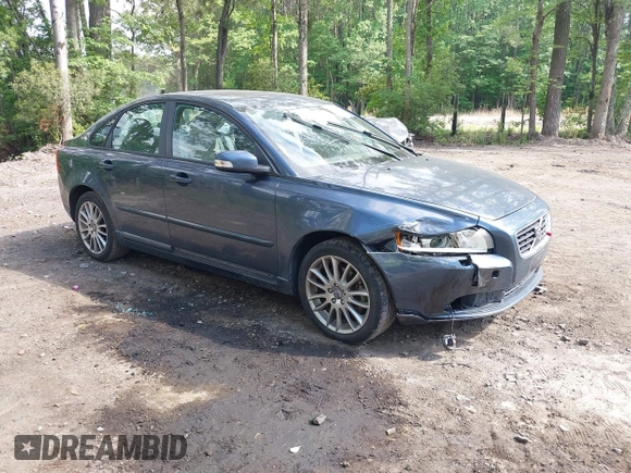 2010 Volvo S40 с VIN YV1390MS9A2490226, выставлен на аукционе IAAI как лот 42234235 с пробегом 111 765 миль миль и . История ставок и продаж доступна на DreamBid. Изображение 1.