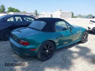 2001 BMW Z3 2.5 z VIN WBACN33431LK48268, wystawiony jako IAAI lot #42412396 z przebiegiem 202 315 mil mil oraz . Historia ofert i sprzedaży dostępna na DreamBid. Obrazek 4.