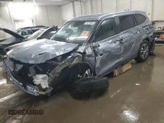 2023 Toyota Highlander L z VIN 5TDKDRAH6PS001750, wystawiony jako Copart lot #55078665 z przebiegiem 24 887 mil mil oraz Szkoda całkowita • Salvage title. Historia ofert i sprzedaży dostępna na DreamBid. Obrazek 1.