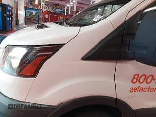2016 Ford Transit Cargo z VIN 1FTYE1YM4GKA89538, wystawiony jako IAAI lot #42679120 z przebiegiem 223 958 mil mil oraz . Historia ofert i sprzedaży dostępna na DreamBid. Obrazek 8.