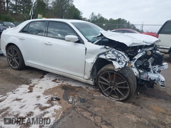 2016 Chrysler 300 S z VIN 2C3CCAGG5GH270347, wystawiony jako IAAI lot #41487152 z przebiegiem 104 041 mil mil oraz . Historia ofert i sprzedaży dostępna na DreamBid. Obrazek 1.