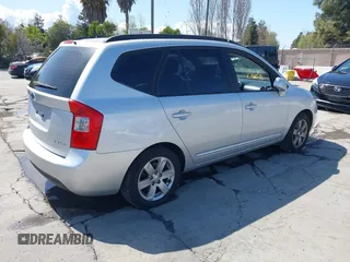 2008 Kia Rondo LX with VIN KNAFG526187170582, listed as a IAAI auction lot 41964300 with 259,741 mi miles. Bid and sale history available at carsss.com. Image 4.