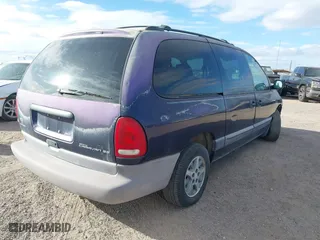 1997 Dodge Caravan SE with VIN 1B4GP44R9VB317598, listed as a IAAI auction lot 41517467 with 1 mi miles. Bid and sale history available at carsss.com. Image 4.