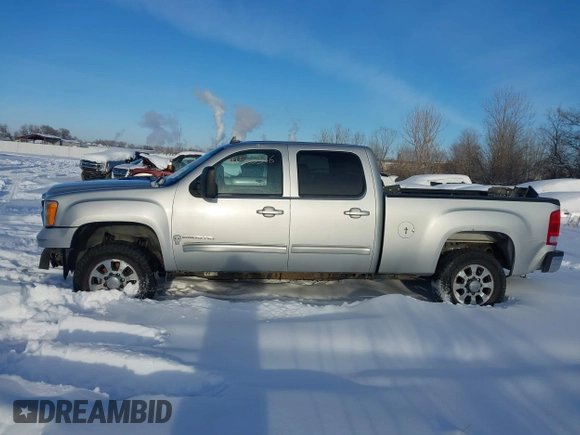 2011 GMC Sierra 2500HD SLT z VIN 1GT121C81BF180823, wystawiony jako IAAI lot #41565516 z przebiegiem 241 220 mil mil oraz . Historia ofert i sprzedaży dostępna na DreamBid. Obrazek 15.