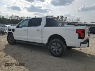 2024 Ford F-150 Lightning Flash z VIN 1FT6W3L70RWG21137, wystawiony jako Copart lot #48894615 z przebiegiem Nie podano mil oraz Szkoda całkowita • Salvage title. Historia ofert i sprzedaży dostępna na DreamBid. Obrazek 2.