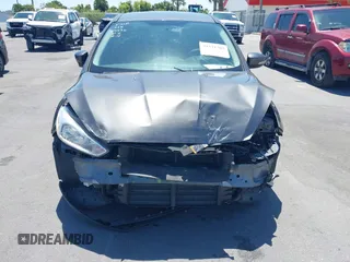 2016 Ford Focus SE z VIN 1FADP3F25GL338158, wystawiony jako IAAI lot #39234785 z przebiegiem 77 333 mil mil oraz . Historia ofert i sprzedaży dostępna na DreamBid. Obrazek 6.