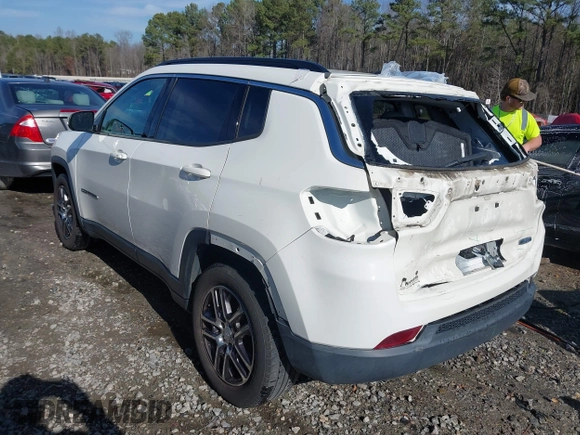 2019 Jeep Compass Altitude z VIN 3C4NJCBB0KT743170, wystawiony jako IAAI lot #41490256 z przebiegiem 93 319 mil mil oraz . Historia ofert i sprzedaży dostępna na DreamBid. Obrazek 3.