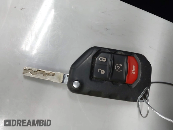 2018 Jeep Wrangler Unlimited Sahara z VIN 1C4HJXEN6JW294774, wystawiony jako IAAI lot #41573606 z przebiegiem 49 325 mil mil oraz . Historia ofert i sprzedaży dostępna na DreamBid. Obrazek 11.