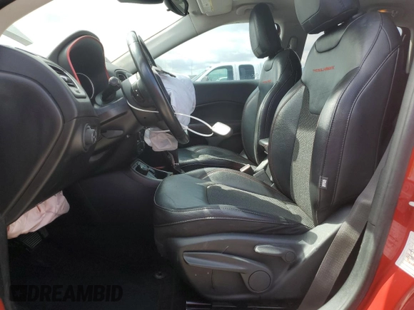 2019 Jeep Compass Trailhawk z VIN 3C4NJDDB6KT795244, wystawiony jako Copart lot #57092515 z przebiegiem 88 307 mil mil oraz Szkoda całkowita • Salvage title. Historia ofert i sprzedaży dostępna na DreamBid. Obrazek 7.