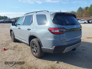 2024 Honda Pilot TrailSport with VIN 5FNYG1H62RB018754, listed as a IAAI auction lot 40769098 with 12,064 mi miles. Bid and sale history available at carsss.com. Image 3.