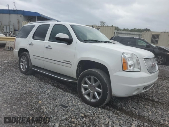 2013 GMC Yukon Denali with VIN 1GKS1EEF2DR279005, listed as a Copart auction lot 70446104 with 209,564 mi miles and Salvage Title. Bid and sale history available at carsss.com. Image 4.