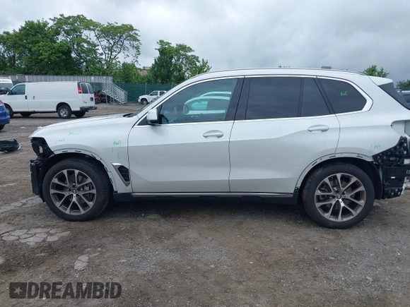 2024 BMW X5 xDrive40i with VIN 5UX23EU0XR9T63789, listed as a IAAI auction lot 42324467 with 25,057 mi miles and . Bid and sale history available at DreamBid. Image 14.