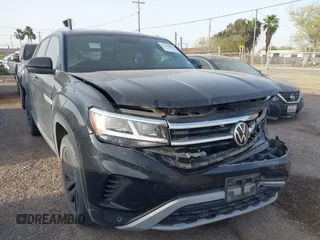 2021 Volkswagen Atlas SE z VIN 1V2WE2CA3MC240934, wystawiony jako IAAI lot #41739347 z przebiegiem 44 485 mil mil oraz . Historia ofert i sprzedaży dostępna na DreamBid. Obrazek 1.