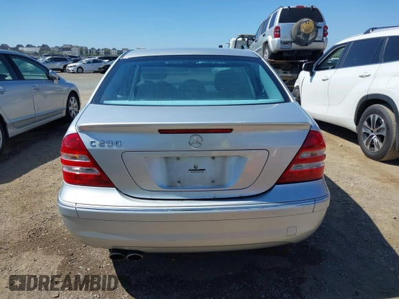 2007 Mercedes-Benz C 230 Sport с VIN WDBRF52H97A936689, выставлен на аукционе IAAI как лот 42519824 с пробегом 200 866 миль миль и . История ставок и продаж доступна на DreamBid. Изображение 16.