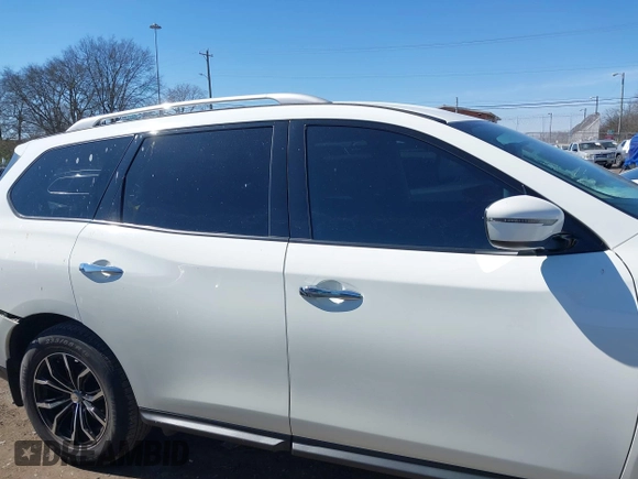 2020 Nissan Pathfinder S with VIN 5N1DR2AN8LC608330, listed as a IAAI auction lot 41637490 with 86,946 mi miles. Bid and sale history available at carsss.com. Image 13.