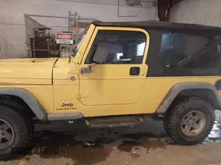 2005 Jeep Wrangler Unlimited with VIN 1J4FA44S95P373346, listed as a IAAI auction lot 41707821 with 175,865 mi miles. Bid and sale history available at carsss.com. Image 14.