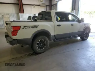 2017 Nissan Titan SV z VIN 1N6AA1E57HN569872, wystawiony jako Copart lot #53254555 z przebiegiem 170 573 mil mil oraz Szkoda całkowita • Salvage title. Historia ofert i sprzedaży dostępna na DreamBid. Obrazek 3.
