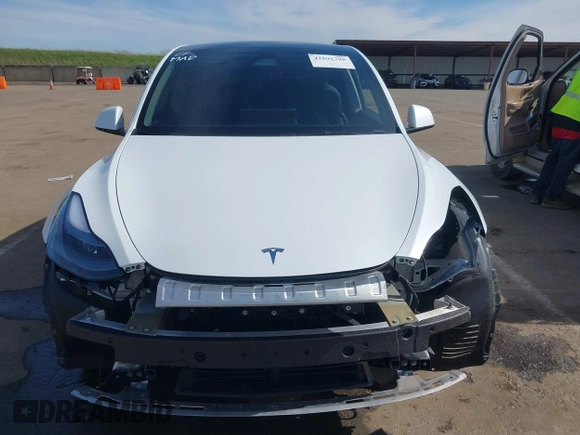 2024 Tesla Model Y Long Range with VIN 7SAYGDEE8RF161370, listed as a IAAI auction lot 41692706 with 11,490 mi miles. Bid and sale history available at carsss.com. Image 13.