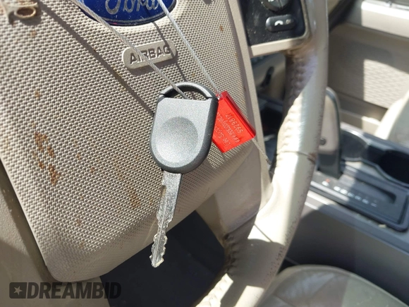 2010 Ford Expedition SSV с VIN 1FMJU1F58AEB03586, выставлен на аукционе IAAI как лот 42506093 с пробегом 226 660 миль миль и . История ставок и продаж доступна на DreamBid. Изображение 11.