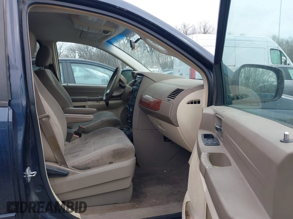 2008 Chrysler Town & Country LX with VIN 2A8HR44H68R743840, listed as a IAAI auction lot 41829643 with 183,696 mi miles. Bid and sale history available at carsss.com. Image 5.