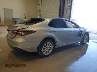 2024 Toyota Camry LE z VIN 4T1C11AK0RU911611, wystawiony jako Copart lot #49088535 z przebiegiem 23 972 mil mil oraz Czysty tytuł • Clean title. Historia ofert i sprzedaży dostępna na DreamBid. Obrazek 3.