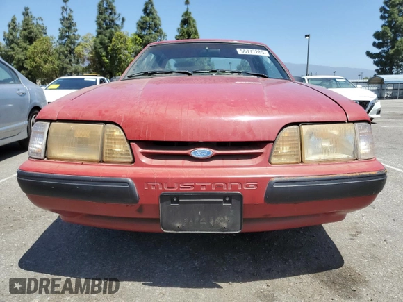 1988 Ford Mustang z VIN 1FABP40A9JF257876, wystawiony jako Copart lot #56777285 z przebiegiem 33 247 mil mil oraz Czysty tytuł • Clean title. Historia ofert i sprzedaży dostępna na DreamBid. Obrazek 5.
