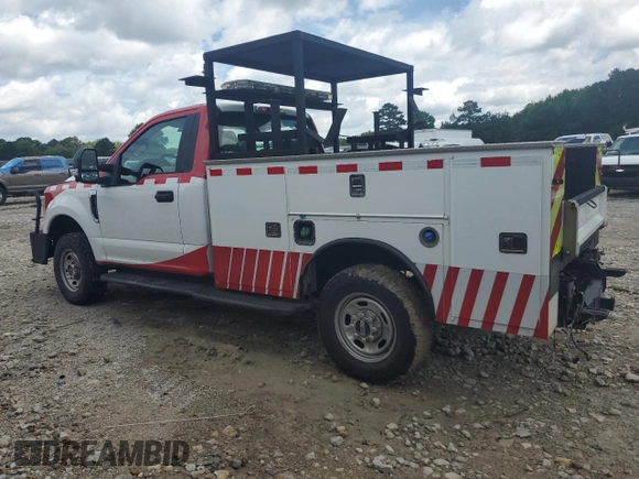 2017 Ford F-250 XLT with VIN 1FTBF2BT4HEE94906, listed as a Copart auction lot 60002685 with 297,339 mi miles and Clean title. Bid and sale history available at DreamBid. Image 2.