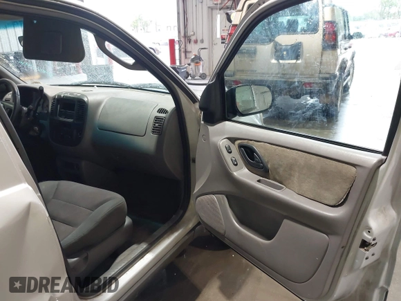 2002 Ford Escape XLT Choice с VIN 1FMYU03192KA45582, выставлен на аукционе IAAI как лот 42219103 с пробегом 245 434 миль миль и . История ставок и продаж доступна на DreamBid. Изображение 5.