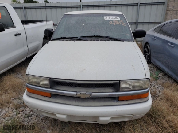 2000 Chevrolet S-10 LS with VIN 1GCCS14W6YK218696, listed as a Copart auction lot 67710344 with 106,603 mi miles and Clean Title. Bid and sale history available at carsss.com. Image 5.