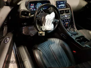 2018 Aston Martin DB11 z VIN SCFRMFAV6JGL03707, wystawiony jako Copart lot #81757644 z przebiegiem Nie podano mil oraz Szkody całkowita. Historia ofert i sprzedaży dostępna na DreamBid. Obrazek 8.