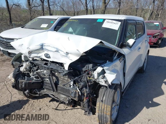 2018 Kia Soul + with VIN KNDJP3A53J7901187, listed as a IAAI auction lot 38949447 with 115,761 mi miles. Bid and sale history available at carsss.com. Image 2.