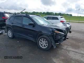 2016 Jeep Cherokee Sport with VIN 1C4PJMAB8GW290174, listed as a IAAI auction lot 42289832 with 155,186 mi miles and . Bid and sale history available at DreamBid. Image 1.