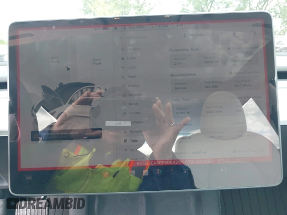 2023 Tesla Model 3 z VIN 5YJ3E1EA8PF608429, wystawiony jako IAAI lot #42345888 z przebiegiem 14 907 mil mil oraz . Historia ofert i sprzedaży dostępna na DreamBid. Obrazek 17.