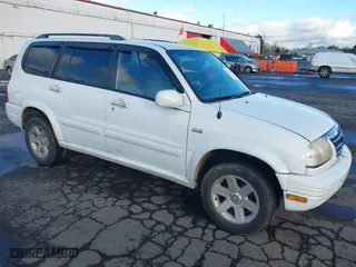 2002 Suzuki XL-7 Standard with VIN JS3TX92V824125363, listed as a IAAI auction lot 41221270 with 190,034 mi miles. Bid and sale history available at carsss.com. Image 1.