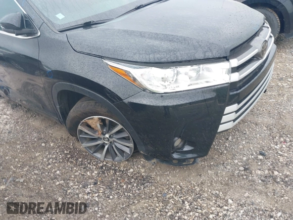 2018 Toyota Highlander SE with VIN 5TDJZRFH3JS543823, listed as a IAAI auction lot 42491705 with 110,801 mi miles and . Bid and sale history available at DreamBid. Image 18.