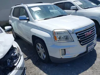 2017 GMC Terrain SLT z VIN 2GKFLPE37H6186351, wystawiony jako IAAI lot #42063664 z przebiegiem 96 722 mil mil oraz . Historia ofert i sprzedaży dostępna na DreamBid. Obrazek 1.