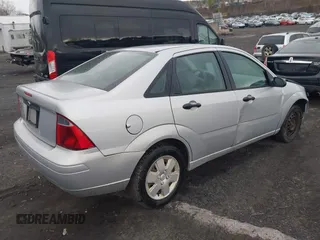 2007 Ford Focus S with VIN 1FAFP34N07W170563, listed as a IAAI auction lot 42001087 with 87,526 mi miles and . Bid and sale history available at carsss.com. Image 4.
