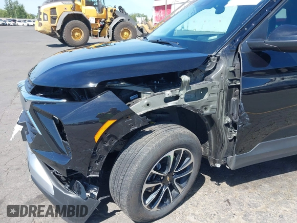 2025 Chevrolet TrailBlazer LT with VIN KL79MRSL5SB048301, listed as a IAAI auction lot 42204775 with 17,417 mi miles and . Bid and sale history available at DreamBid. Image 6.
