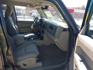 2006 Jeep Commander with VIN 1J8HH48K96C176263, listed as a IAAI auction lot 41843558 with 172,157 mi miles. Bid and sale history available at carsss.com. Image 5.